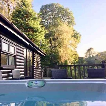 Mistletoe One Luxury Lodge With Hot Tub Windermere Extérieur photo