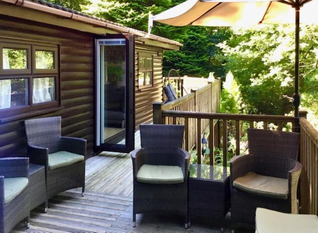 Mistletoe One Luxury Lodge With Hot Tub Windermere Extérieur photo
