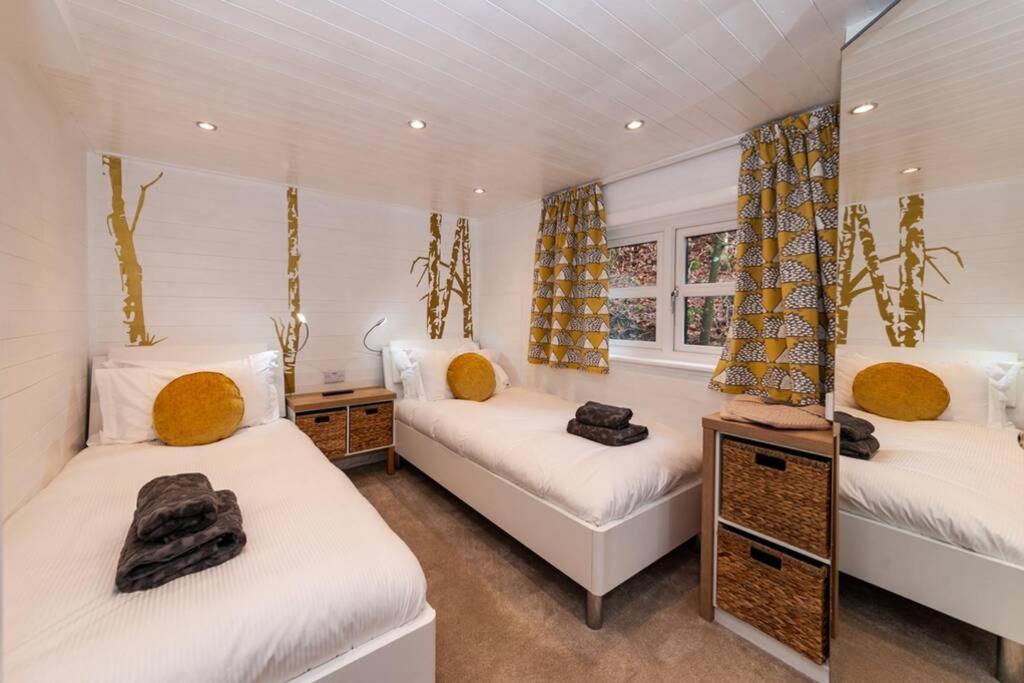 Mistletoe One Luxury Lodge With Hot Tub Windermere Extérieur photo
