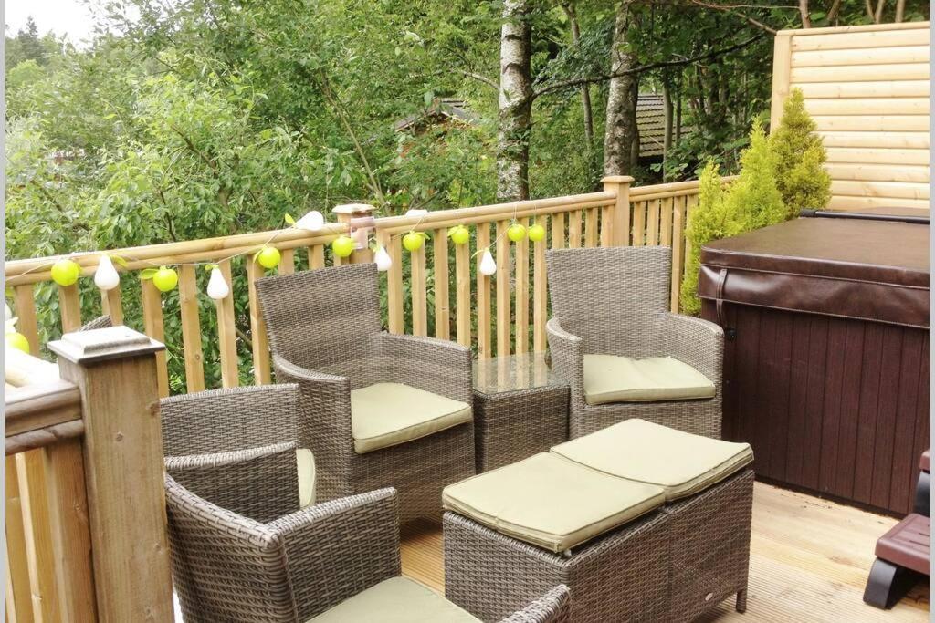 Mistletoe One Luxury Lodge With Hot Tub Windermere Extérieur photo