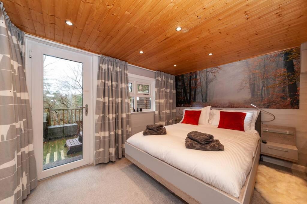 Mistletoe One Luxury Lodge With Hot Tub Windermere Extérieur photo