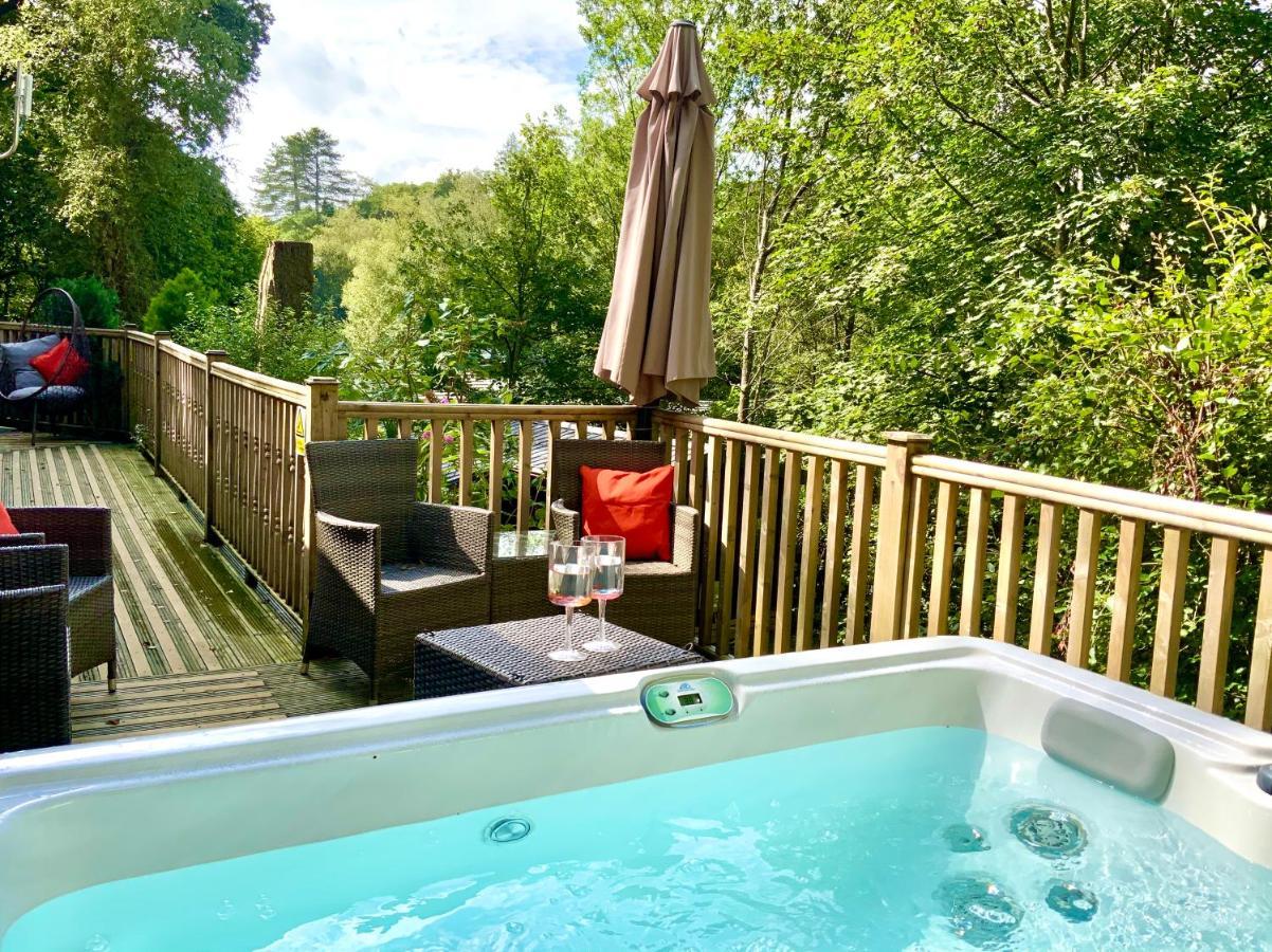 Mistletoe One Luxury Lodge With Hot Tub Windermere Extérieur photo