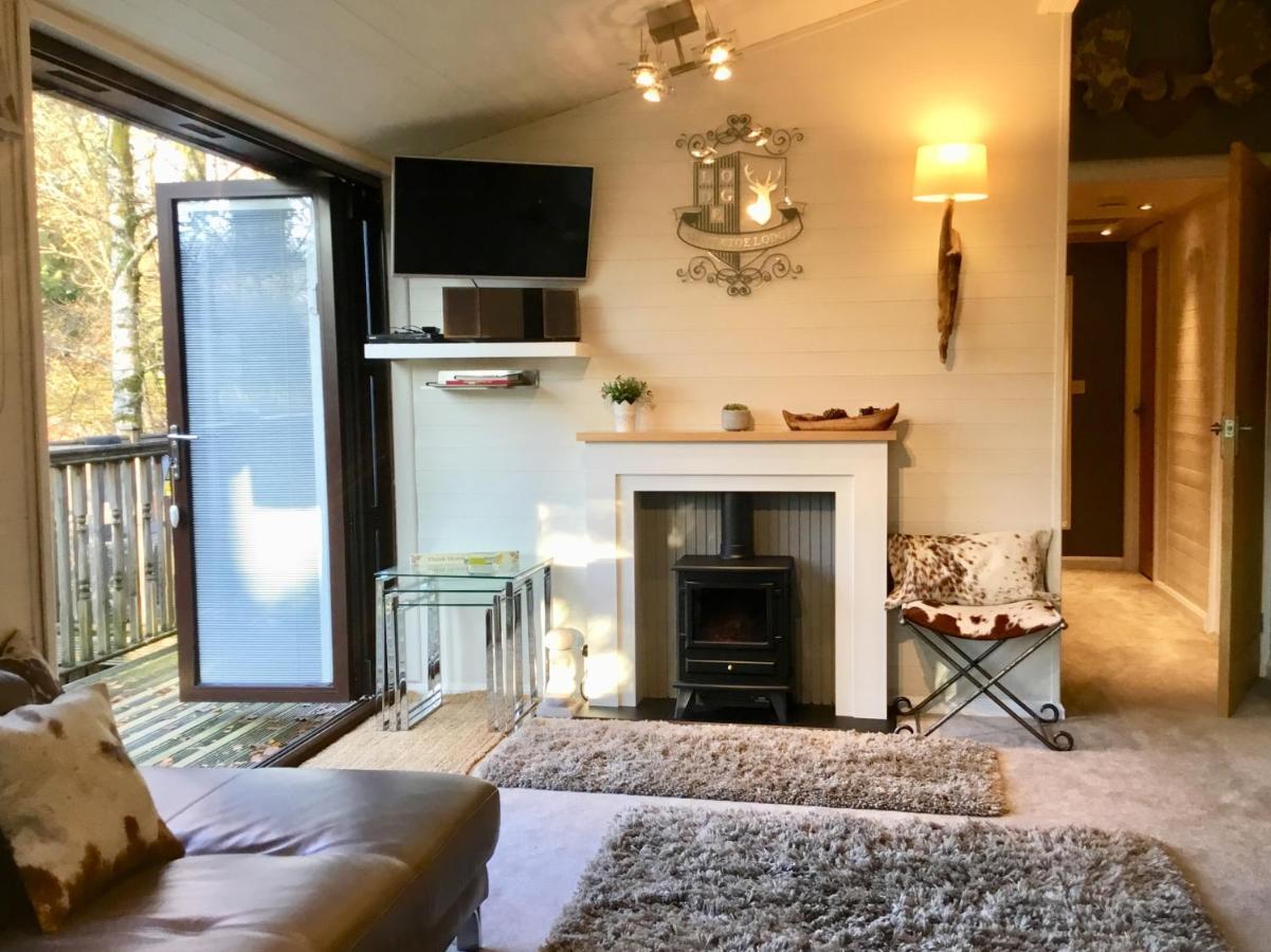 Mistletoe One Luxury Lodge With Hot Tub Windermere Extérieur photo