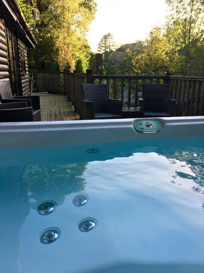 Mistletoe One Luxury Lodge With Hot Tub Windermere Extérieur photo